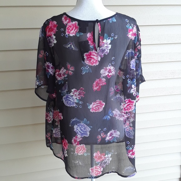NWT Torrid Floral Blouse with Lace Detailing - Picture 2 of 4